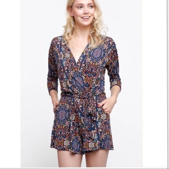 𝅺printed Pattern Surplice Romper - Picture 1 of 6